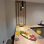 Sunny Place In דירה אומיס
