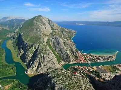 Sunny Place In * Omiš